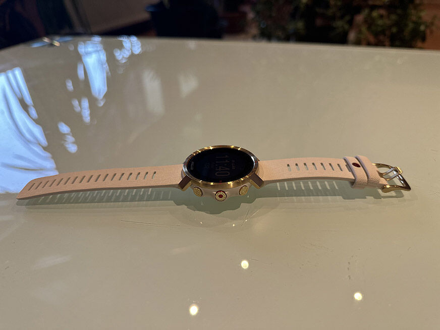 Man sieht das Design der Polar Grit X Pro. 